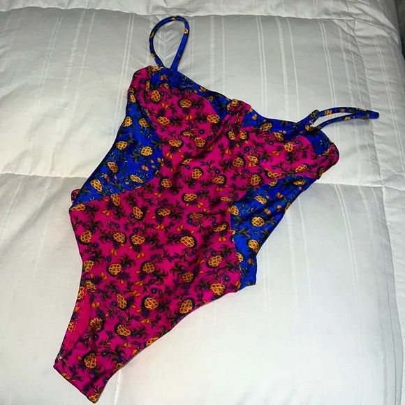 FARM Rio Fruit Dots One Piece Swimsuit, size small - Picture 8 of 12